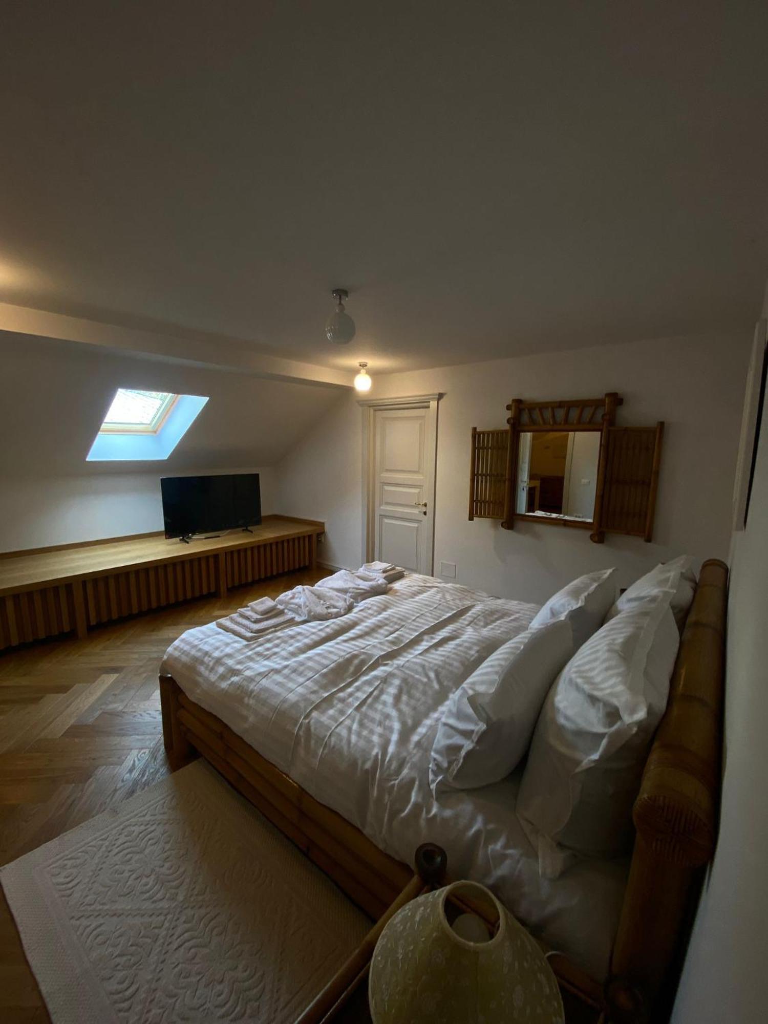 Augsburg Apart П'ятра-Нямц Екстер'єр фото